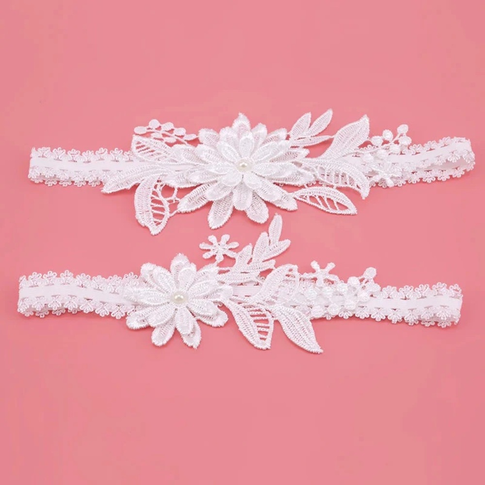Elegant Off White Floral Lace Garter